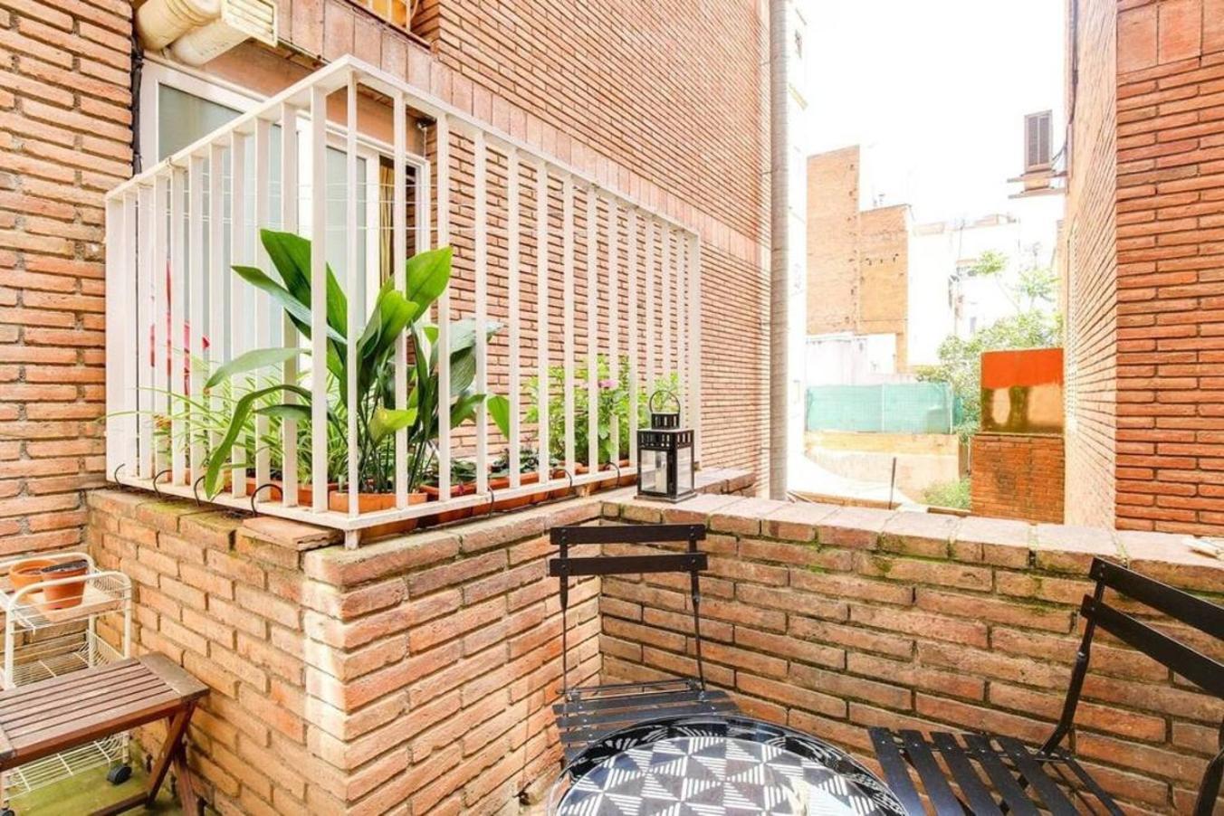 Colorful With Cozy Terrace In Gracia Appartement Barcelona Buitenkant foto